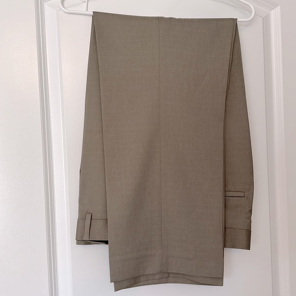 Men’s Perry Ellis Portfolio brown dress pants. Excellent condition. 36x30